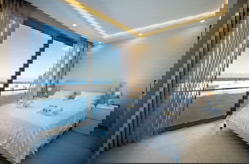 Foto 9 - Luxury Apartment With Pool and Sea View