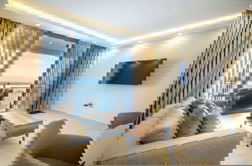 Foto 13 - Luxury Apartment With Pool and Sea View