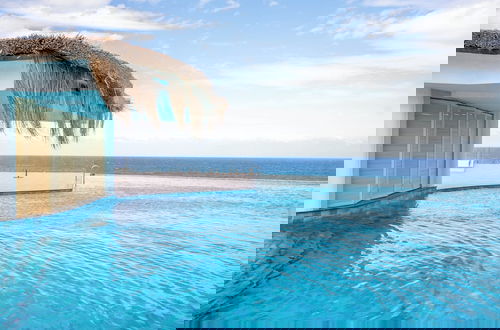 Foto 23 - Luxury Apartment With Pool and Sea View