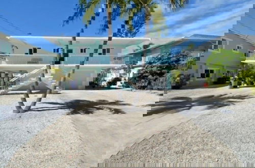 Foto 24 - Beautifully Remodeled Roomy Single Family Stilt Home, 2 Bedroom Home by RedAwning