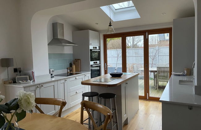 Charming Seaside Cottage - 5-min Walk to Beach - Foto 16