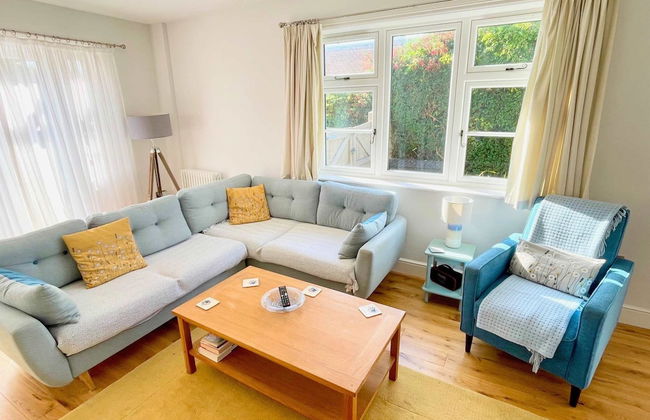 Charming Seaside Cottage - 5-min Walk to Beach - Foto 8
