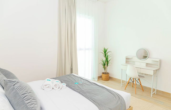 Bloomfields Stylish 1BR in Waters Edge - Photo 3