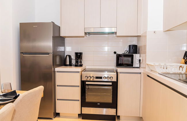 Bloomfields Stylish 1BR in Waters Edge - Photo 6