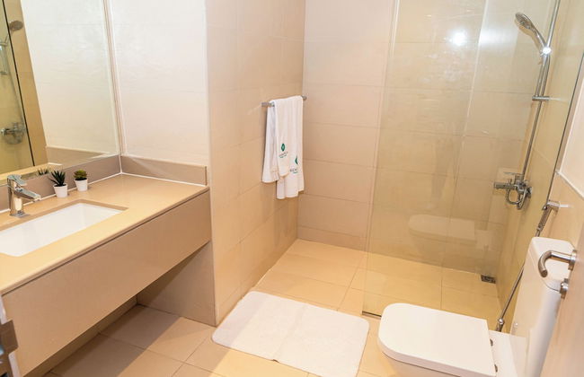 Bloomfields Stylish 1BR in Waters Edge - Photo 11