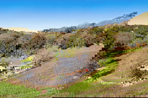 Foto 40 - Luxury Wine Country Haven + Vineyard Views Near Top Wineries Adelaida Farmhouse