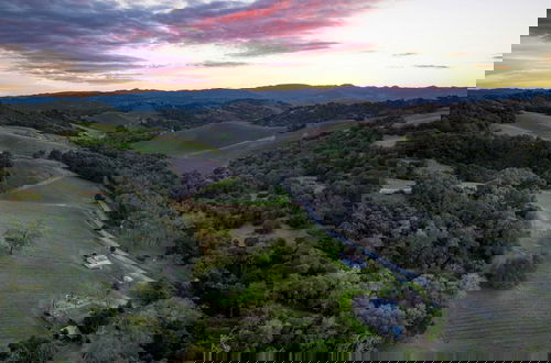Foto 42 - Luxury Wine Country Haven + Vineyard Views Near Top Wineries Adelaida Farmhouse