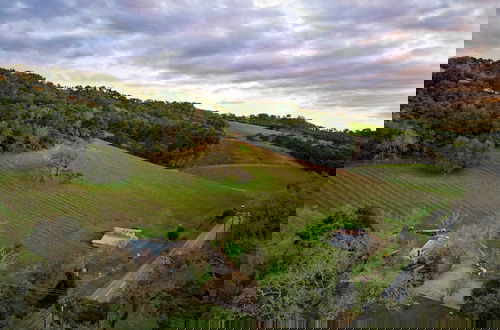 Foto 41 - Luxury Wine Country Haven + Vineyard Views Near Top Wineries Adelaida Farmhouse