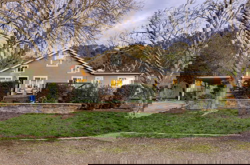 Foto 38 - Luxury Wine Country Haven + Vineyard Views Near Top Wineries Adelaida Farmhouse