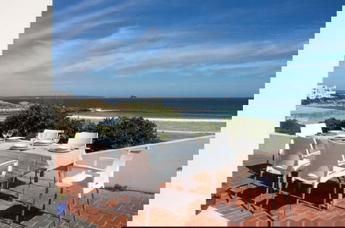 Foto 11 - Paradys Oceanfront Submarine-style Holiday Home in Langebaan