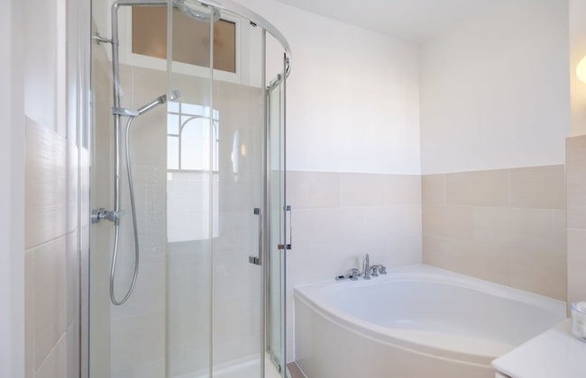 Stunning Edwardian 6 Bedroom Family Home - Foto 23