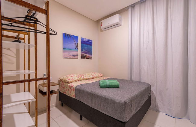 FLATS MAR'BELLA COM VARANDA, 100M PRAIA, PETFRIENDLY E ESTACIONAMENTO - Foto 3