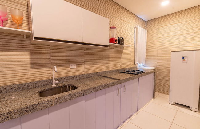 FLATS MAR'BELLA COM VARANDA, 100M PRAIA, PETFRIENDLY E ESTACIONAMENTO - Foto 9