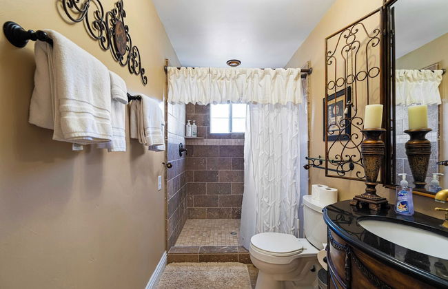 Victorian Manor In Paso Robles Wine Country + Pool, Hot Tub, Firepit, Tennis Court Sleeps 28 - Foto 60