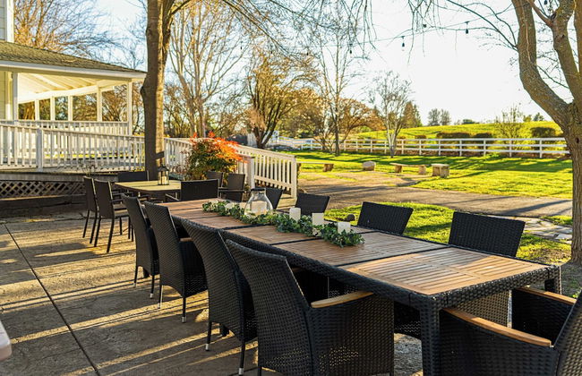 Victorian Manor In Paso Robles Wine Country + Pool, Hot Tub, Firepit, Tennis Court Sleeps 28 - Foto 3