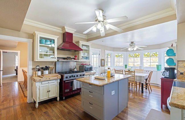 Victorian Manor In Paso Robles Wine Country + Pool, Hot Tub, Firepit, Tennis Court Sleeps 28 - Foto 8