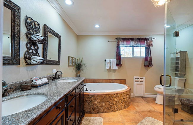 Victorian Manor In Paso Robles Wine Country + Pool, Hot Tub, Firepit, Tennis Court Sleeps 28 - Foto 48