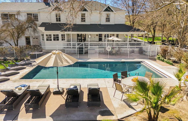 Victorian Manor In Paso Robles Wine Country + Pool, Hot Tub, Firepit, Tennis Court Sleeps 28 - Foto 2