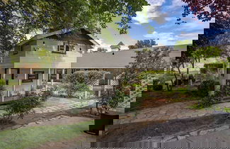 Foto 2 - Victorian Manor In Paso Robles Wine Country + Pool, Hot Tub, Firepit, Tennis Court Sleeps 28