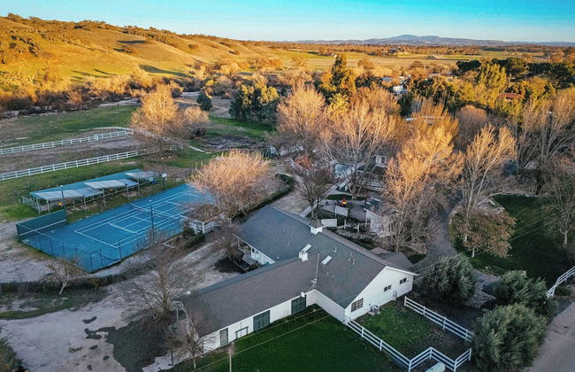 Victorian Manor In Paso Robles Wine Country + Pool, Hot Tub, Firepit, Tennis Court Sleeps 28 - Foto 41