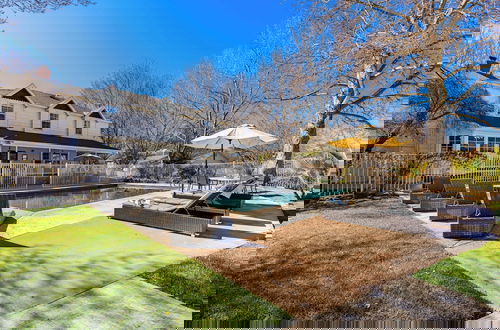 Foto 41 - Victorian Manor In Paso Robles Wine Country + Pool, Hot Tub, Firepit, Tennis Court Sleeps 28