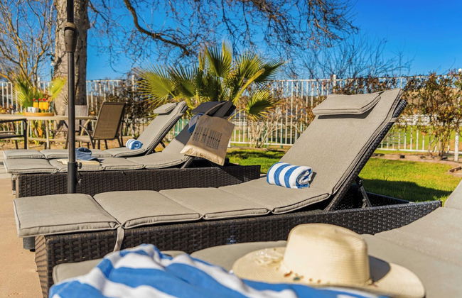 Victorian Manor In Paso Robles Wine Country + Pool, Hot Tub, Firepit, Tennis Court Sleeps 28 - Foto 23