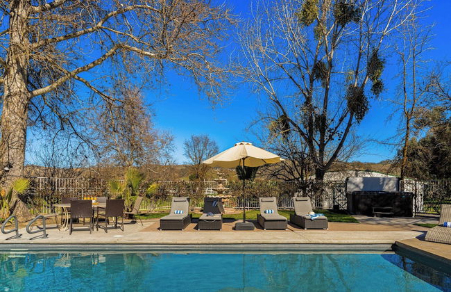 Victorian Manor In Paso Robles Wine Country + Pool, Hot Tub, Firepit, Tennis Court Sleeps 28 - Foto 20