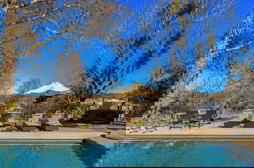 Foto 49 - Victorian Manor In Paso Robles Wine Country + Pool, Hot Tub, Firepit, Tennis Court Sleeps 28