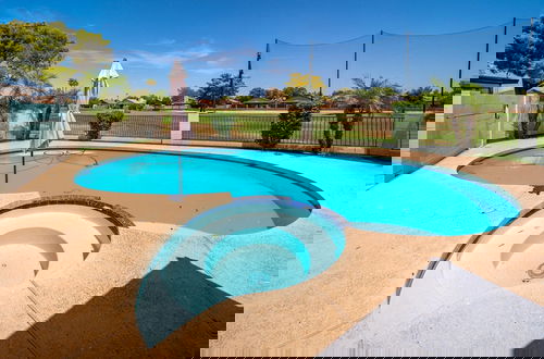 Foto 3 - Peoria Oasis on Golf Course Pool Putting Green