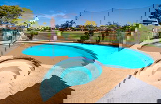 Foto 3 - Peoria Oasis on Golf Course Pool Putting Green