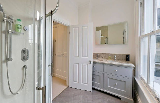Spacious 4 Bed House, Battersea - Foto 26
