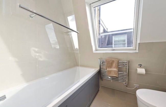 Spacious 4 Bed House, Battersea - Foto 39