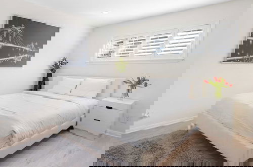 Foto 15 - Luxury Oasis w/ Pool + Hot Tub, Fire Pit, Pool Table Flight Ave by Avantstay