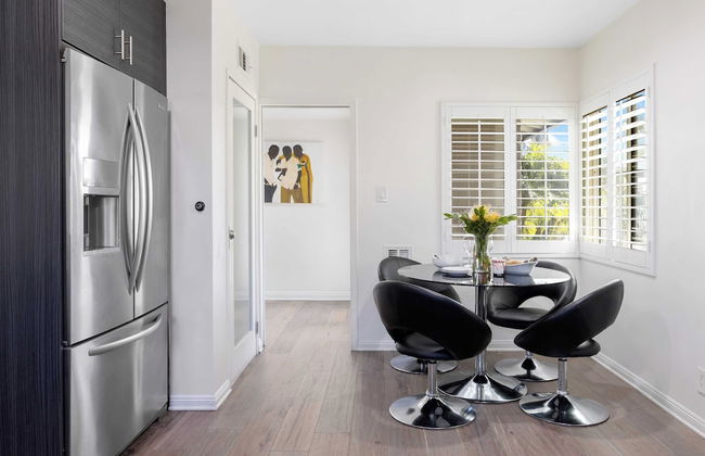 Luxury Oasis w/ Pool + Hot Tub, Fire Pit, Pool Table Flight Ave by Avantstay - Foto 13