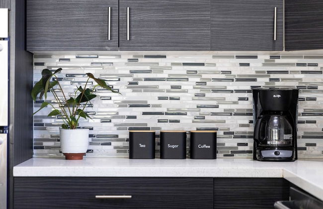 Luxury Oasis w/ Pool + Hot Tub, Fire Pit, Pool Table Flight Ave by Avantstay - Foto 46