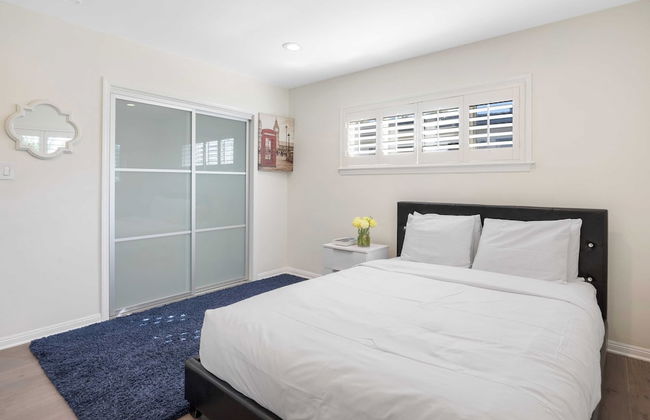 Luxury Oasis w/ Pool + Hot Tub, Fire Pit, Pool Table Flight Ave by Avantstay - Foto 34