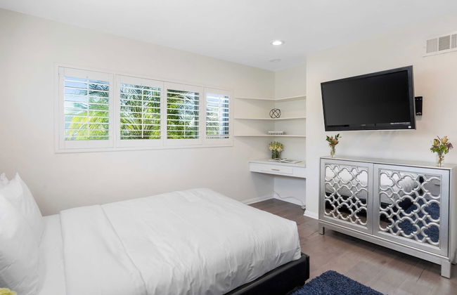 Luxury Oasis w/ Pool + Hot Tub, Fire Pit, Pool Table Flight Ave by Avantstay - Foto 18