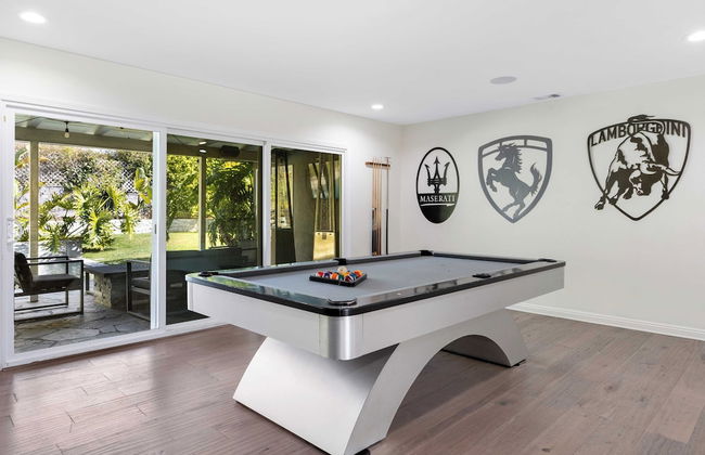 Luxury Oasis w/ Pool + Hot Tub, Fire Pit, Pool Table Flight Ave by Avantstay - Foto 26