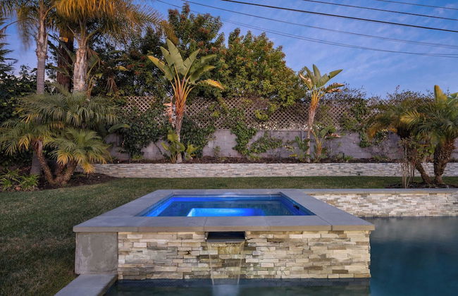 Luxury Oasis w/ Pool + Hot Tub, Fire Pit, Pool Table Flight Ave by Avantstay - Foto 45