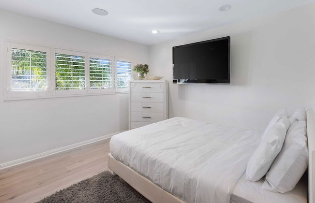 Luxury Oasis w/ Pool + Hot Tub, Fire Pit, Pool Table Flight Ave by Avantstay - Foto 14