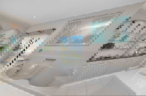 Foto 38 - 180 Degrees Of Ocean Views, Sitting On A Large Lagoon That Opens To Florida Bay 5 Bedroom Condo by RedAwning