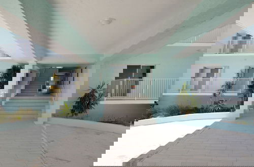 Foto 47 - 180 Degrees Of Ocean Views, Sitting On A Large Lagoon That Opens To Florida Bay 5 Bedroom Condo by RedAwning