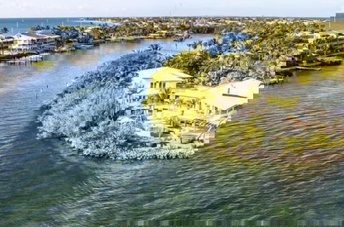 Foto 37 - 180 Degrees Of Ocean Views, Sitting On A Large Lagoon That Opens To Florida Bay 5 Bedroom Condo by RedAwning