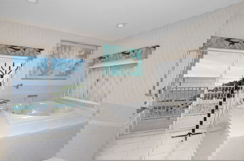 Foto 29 - 180 Degrees Of Ocean Views, Sitting On A Large Lagoon That Opens To Florida Bay 5 Bedroom Condo by RedAwning