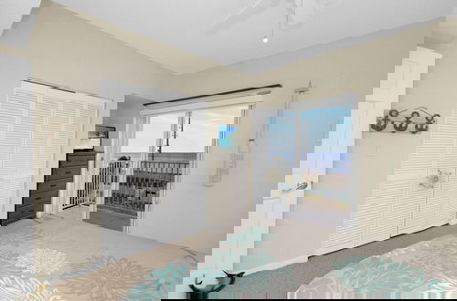 Foto 9 - 180 Degrees Of Ocean Views, Sitting On A Large Lagoon That Opens To Florida Bay 5 Bedroom Condo by RedAwning
