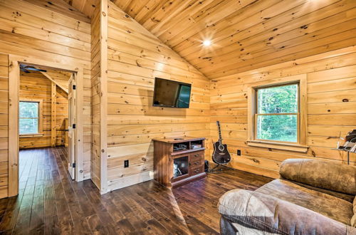 Photo 15 - Londonderry Chalet w/ Deck, Fire Pit & Views