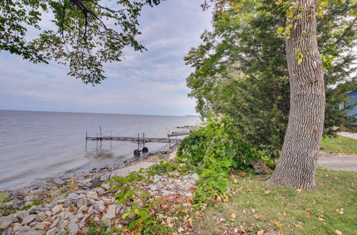 Photo 38 - Spacious Waterfront Retreat Near Uw-green Bay