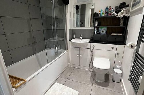 Photo 10 - Immaculate 1-bed Apartment in London