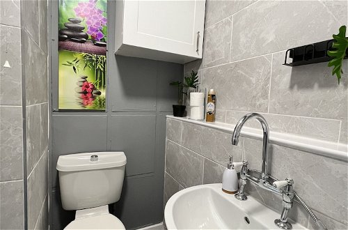 Photo 13 - Impeccable 1-bed Apartment in London