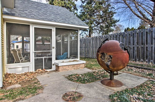 Foto 30 - Cozy Appleton Getaway w/ Screened-in Porch + Yard